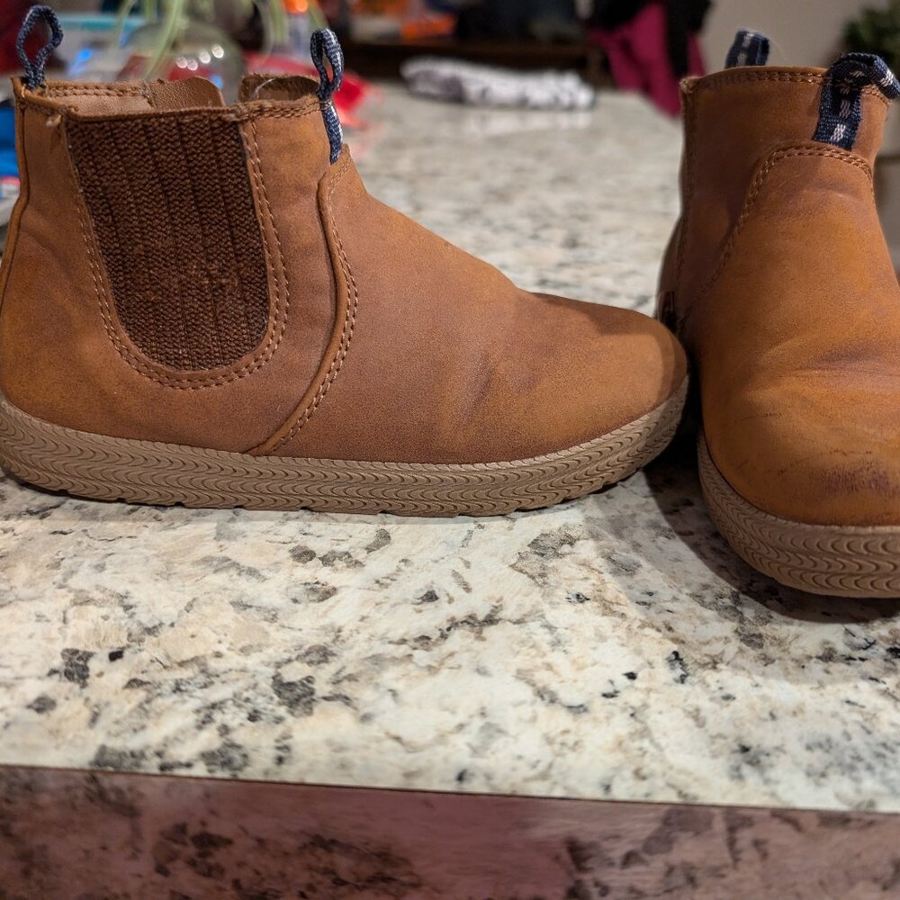 Boys boots size 11